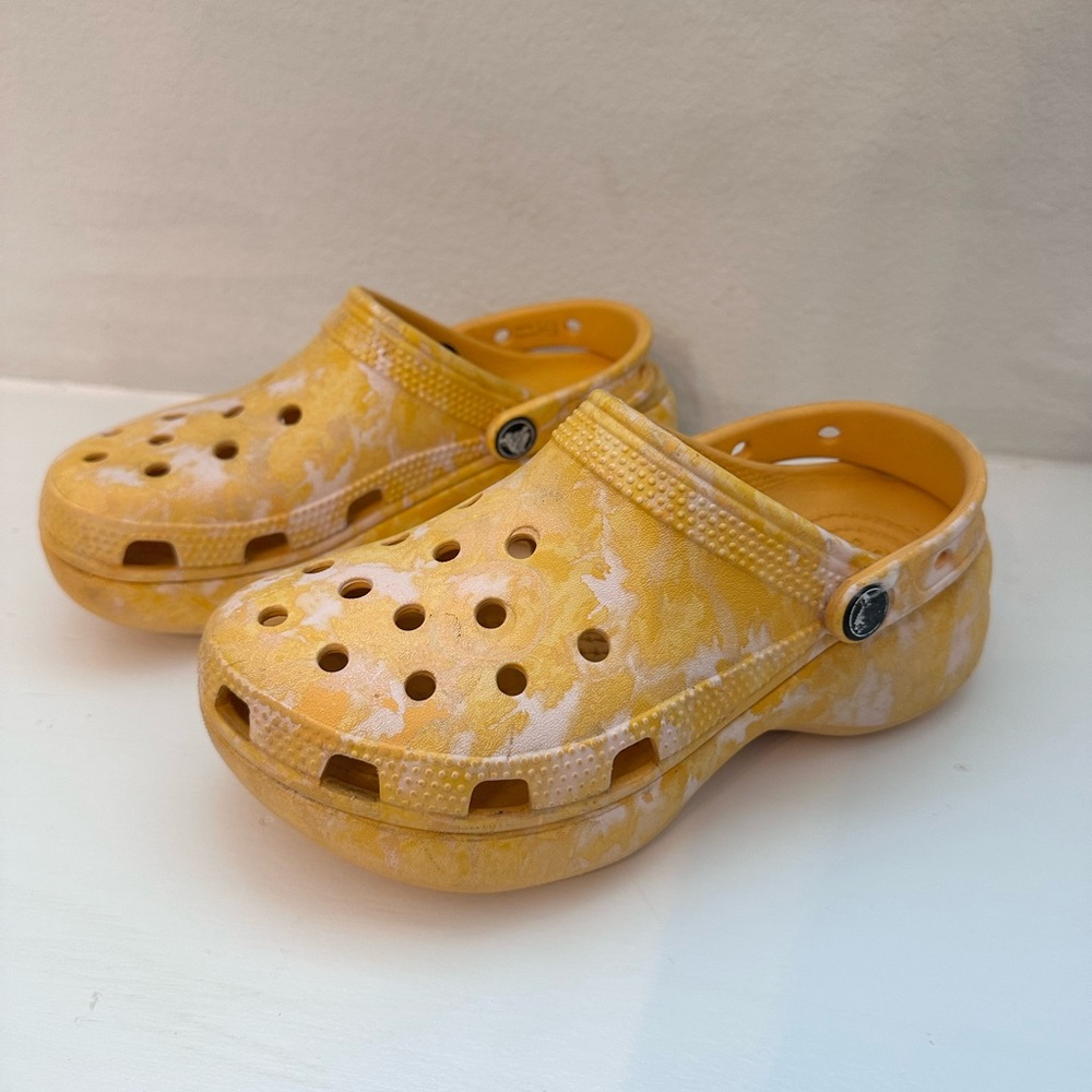 Platform Yellow Crocs - Picture 2 of 5